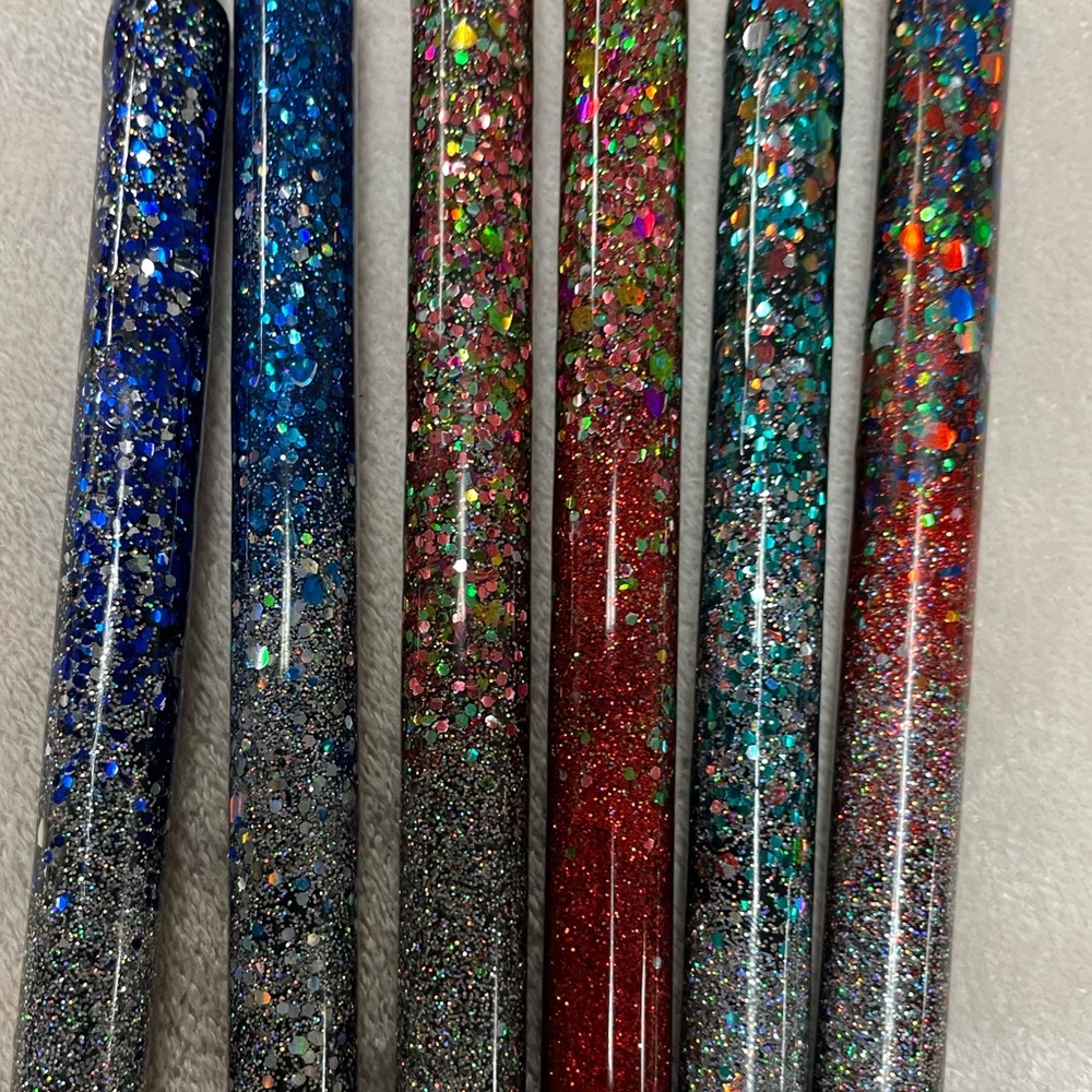 Glitter pens 🖊️ papermate inkjoy black ink 🖋️ with refill ready to ship